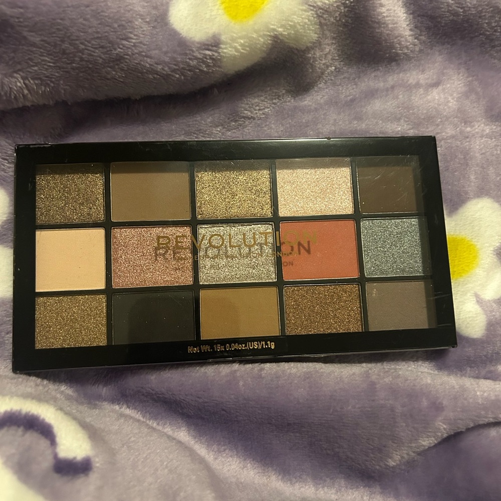 Makeup Revolution Gold and Silver Eyeshadow Palette